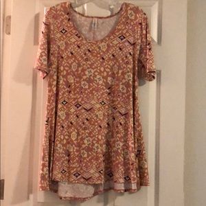 M LulaRoe shirt.
